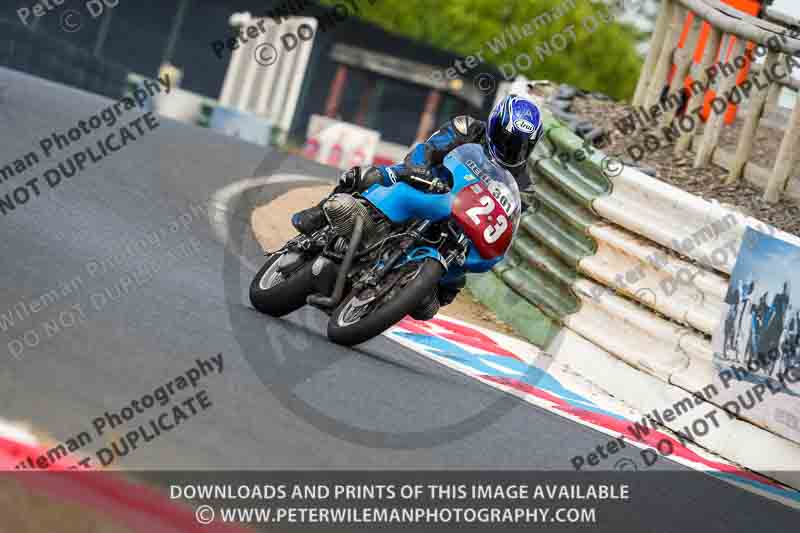 Vintage motorcycle club;eventdigitalimages;mallory park;mallory park trackday photographs;no limits trackdays;peter wileman photography;trackday digital images;trackday photos;vmcc festival 1000 bikes photographs